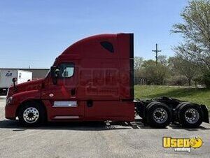 2018 Cascadia Freightliner Semi Truck 3 Kansas for Sale
