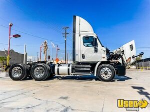 2018 Cascadia Freightliner Semi Truck 4 California for Sale