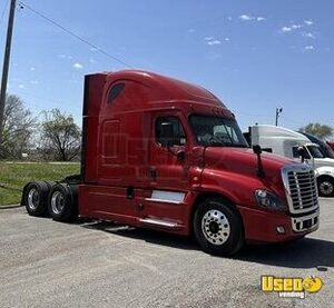2018 Cascadia Freightliner Semi Truck 4 Kansas for Sale