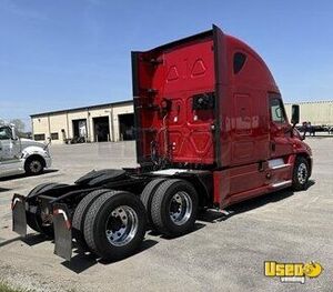 2018 Cascadia Freightliner Semi Truck 6 Kansas for Sale