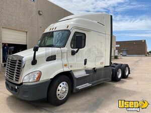 2018 Cascadia Freightliner Semi Truck Texas for Sale