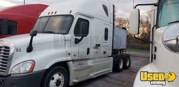 2018 Cascadia Freightliner Semi Truck Texas for Sale