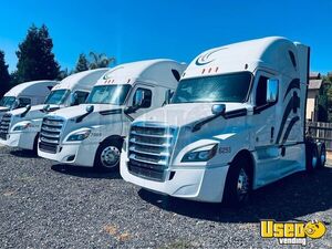 2018 Cascadia Freightliner Semi Truck Under Bunk Storage California for Sale