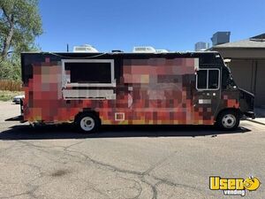 LOW MILES LOADED- 2018 25' Ford F59 Mobile Kitchen Food Truck w/ Built in Generator for Sale in Colorado!