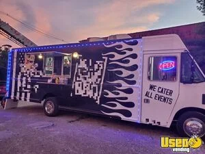 LOADED & LOW MILES - 2018 30' Ford F59 Food Truck | Mobile Kitchen Unit with Pro-Fire Suppression for Sale in Kentucky!