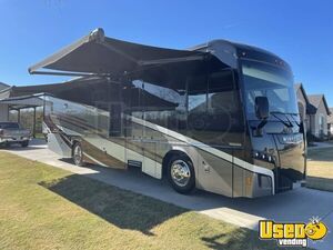 2018 Winnebago Class A RV/ Diesel Motorhome Bus with Low Mileage for Sale in Texas!