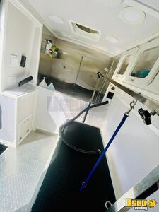 2018 Pet Grooming Trailer Pet Care / Veterinary Truck Stainless Steel Wall Covers Florida Diesel Engine for Sale