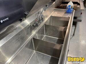 2018 V-nose Front Food Concession Trailer Kitchen Food Trailer Hand-washing Sink Wisconsin for Sale