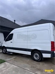 2019 144wb Pet Care / Veterinary Truck Breaker Panel Texas for Sale