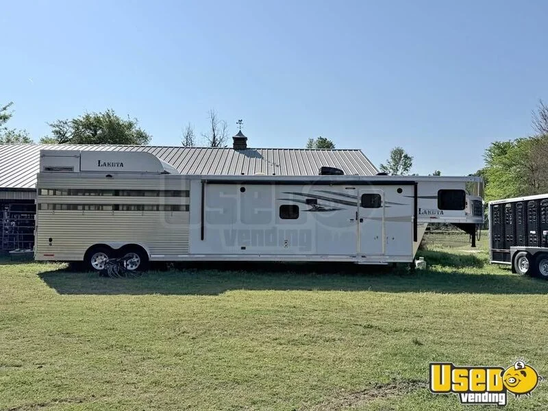 2019 2019 Lakota Stock Combo Living Quarters Stock Trailer With Living Quarters Texas for Sale