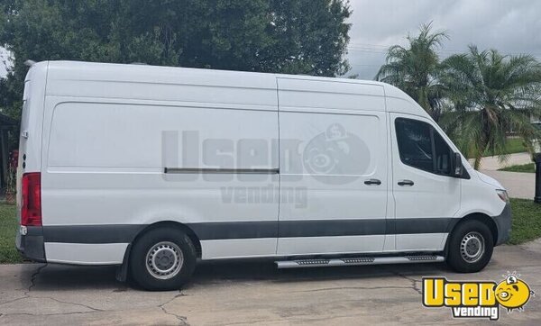 2019 2500 High Top Chassis With A 170" Wheelbase Pet Care / Veterinary Truck Florida Diesel Engine for Sale