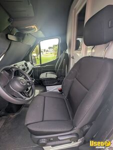 2019 2500 High Top Chassis With A 170" Wheelbase Pet Care / Veterinary Truck Hot Water Heater Florida Diesel Engine for Sale