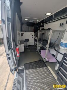 2019 2500 High Top Pet Care / Veterinary Truck Electrical Outlets Florida Diesel Engine for Sale