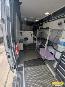 2019 2500 High Top Pet Care / Veterinary Truck Electrical Outlets Florida Diesel Engine for Sale