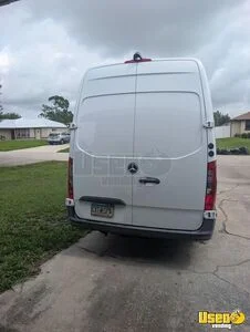 2019 2500 High Top Pet Care / Veterinary Truck Insulated Walls Florida Diesel Engine for Sale