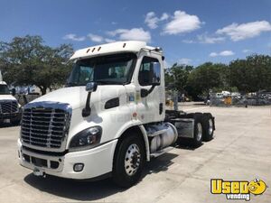 2019 Cascadia Freightliner Semi Truck 2 California for Sale