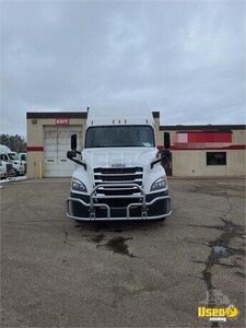 2019 Cascadia Freightliner Semi Truck 2 North Dakota for Sale