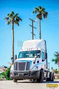 2019 Cascadia Freightliner Semi Truck 4 California for Sale