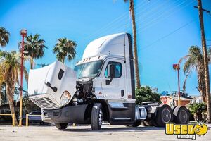 2019 Cascadia Freightliner Semi Truck 5 California for Sale