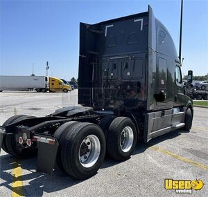 2019 Cascadia Freightliner Semi Truck 7 Missouri for Sale