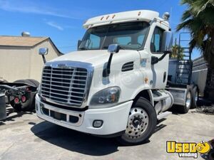 2019 Cascadia Freightliner Semi Truck California for Sale