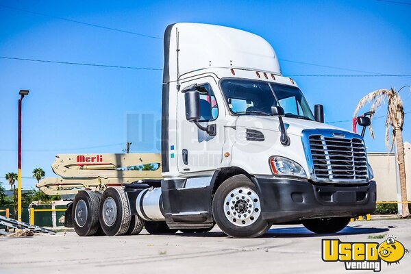 2019 Cascadia Freightliner Semi Truck California for Sale