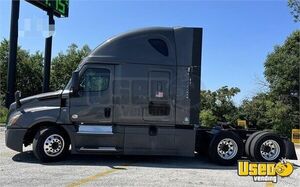 2019 Cascadia Freightliner Semi Truck Microwave Missouri for Sale