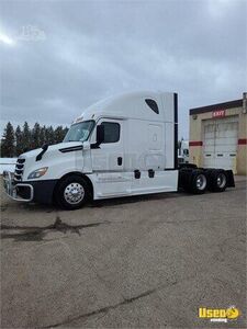 2019 Cascadia Freightliner Semi Truck North Dakota for Sale