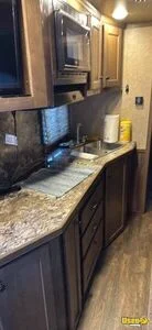 2019 Charger 3-horse Lq Trailer Kitchen Sinks Missouri for Sale