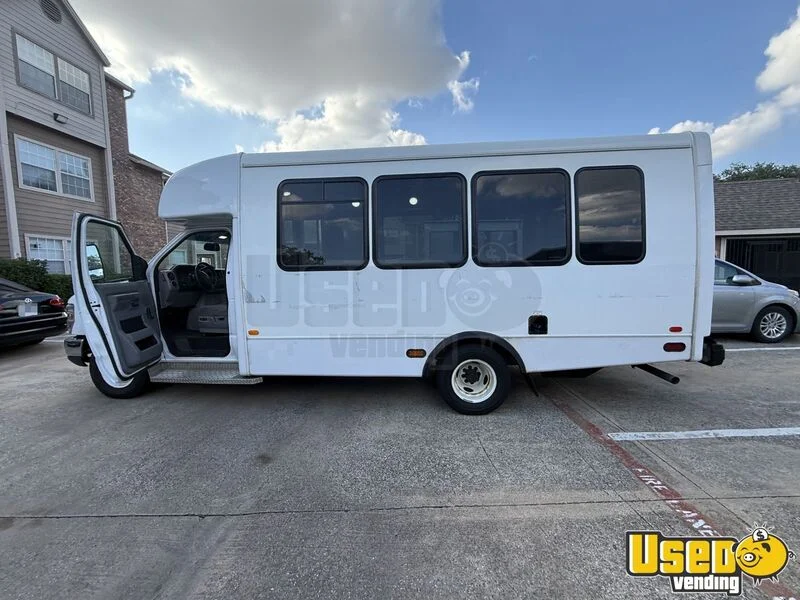 2019 E-450 New Build Food Truck Texas Gas Engine for Sale