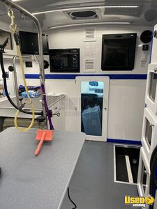 2019 Mobile Pet Grooming Van Pet Care / Veterinary Truck Insulated Walls North Carolina Gas Engine for Sale