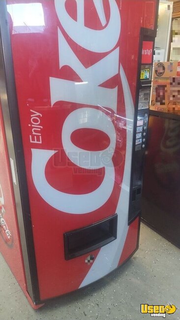 2020 9001137 Vendo Soda Machine California for Sale