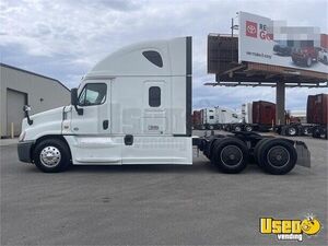 2020 Cascadia Freightliner Semi Truck 2 California for Sale