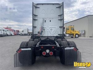2020 Cascadia Freightliner Semi Truck 4 California for Sale