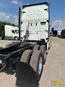 2020 Cascadia Freightliner Semi Truck 7 Texas for Sale