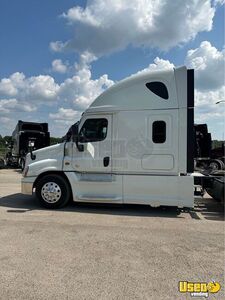 2020 Cascadia Freightliner Semi Truck Double Bunk Texas for Sale
