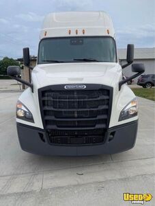 2020 Cascadia Freightliner Semi Truck Double Bunk Texas for Sale