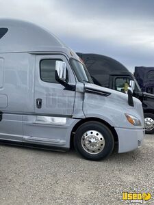 2020 Cascadia Freightliner Semi Truck Freezer California for Sale