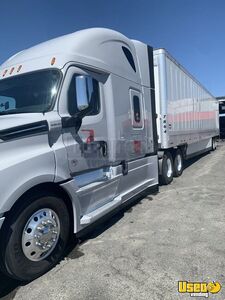 2020 Cascadia Freightliner Semi Truck Microwave California for Sale
