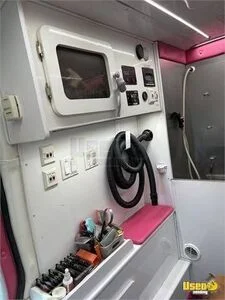 2020 Mobile Dog Grooming Van Pet Care / Veterinary Truck Hot Water Heater Texas for Sale