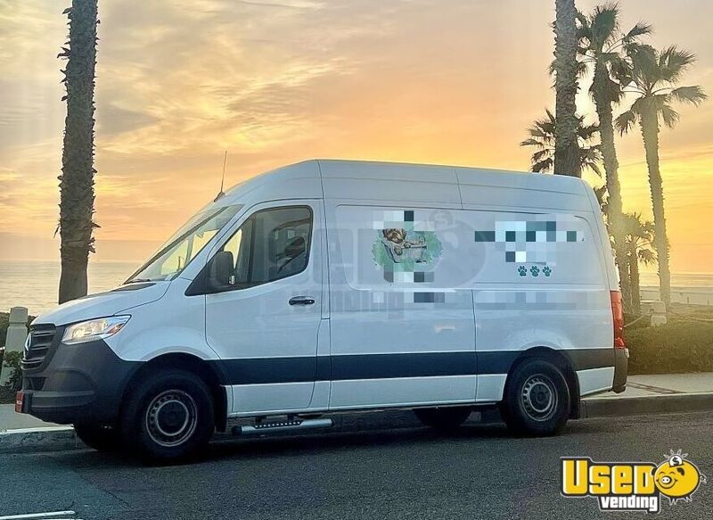 2020 Sprinter 2500 Pet Care / Veterinary Truck California Diesel Engine for Sale