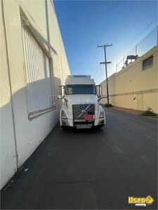 2020 Volvo Semi Truck Double Bunk California for Sale