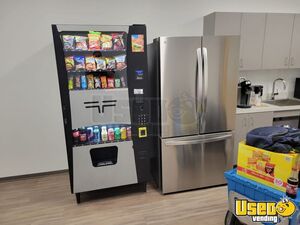Wittern/USI Futura Snack and Drink Combo Vending Machine For Sale in Tennessee!