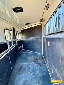 2021 69226s-2sl-gn-e-mid-lq 2-horse Lq Trailer Escape Door Vermont for Sale