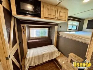 2021 69226s-2sl-gn-e-mid-lq 2-horse Lq Trailer Water Heater Vermont for Sale