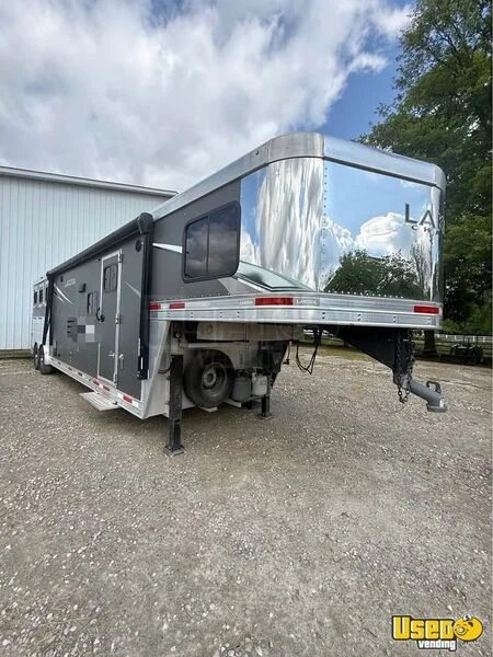 2021 Charger Living Quarters Horse Trailer Florida for Sale