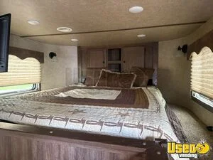 2021 Charger Living Quarters Horse Trailer Microwave Florida for Sale
