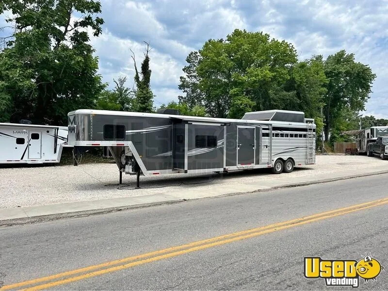 2021 Lq Trailer Stock Trailer With Living Quarters Arkansas for Sale