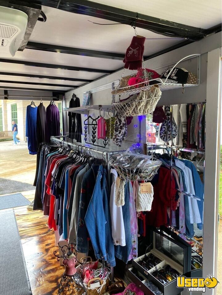 2021 United Fashion Trailer Pop-Up Shop