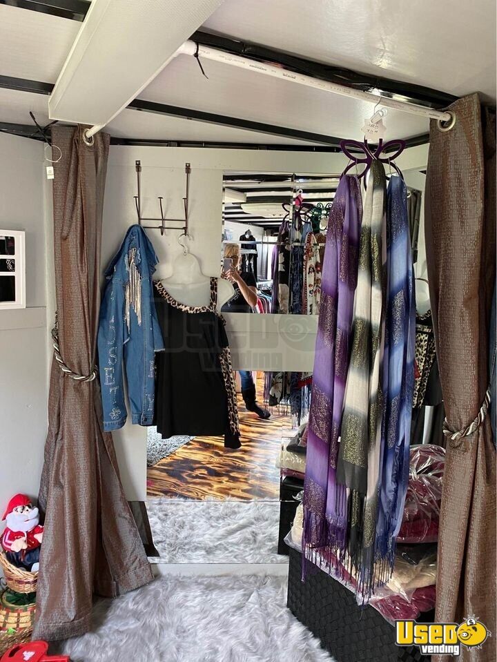 2021 United Fashion Trailer Pop-Up Shop